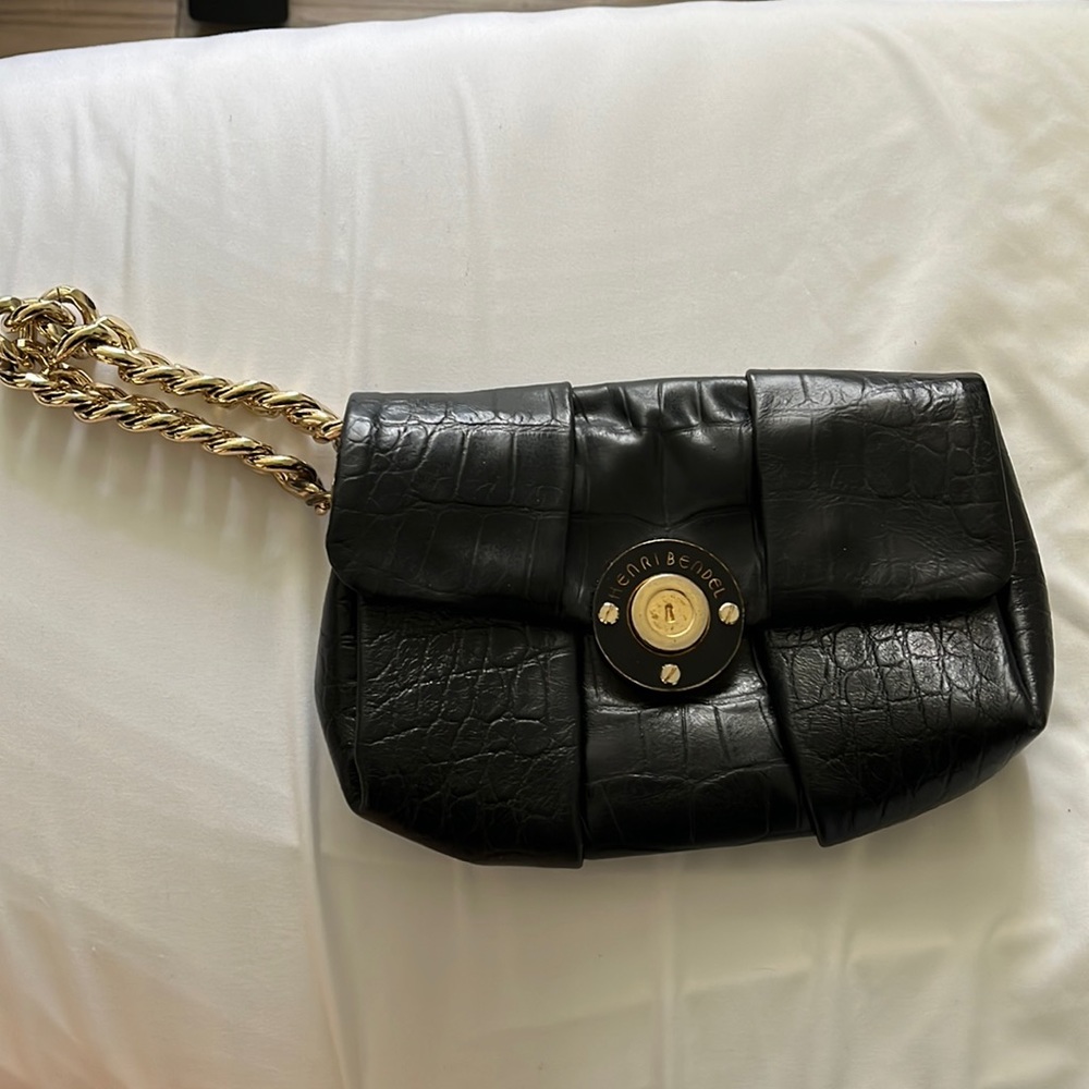 Henri bendel wristlet black